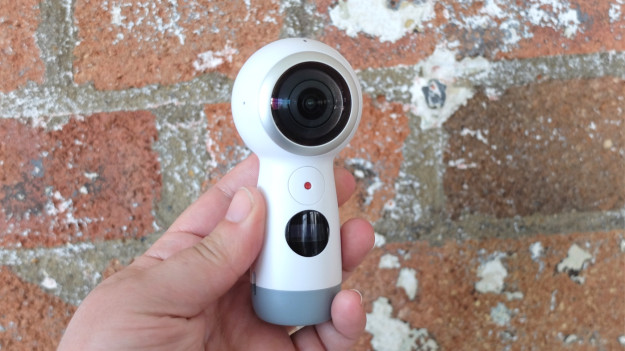 Samsung's Gear 360 (2017) can livestream 4K 360-degree video